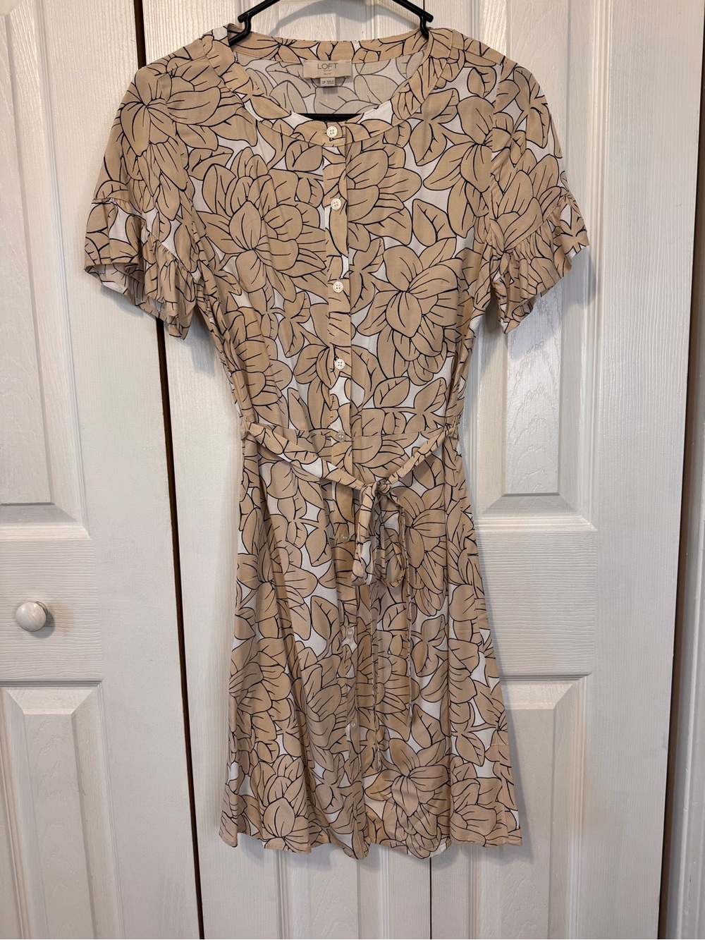 Loft Outlet Summer Belted Button Up Shirt Dress Beige Black Flower Detail Sz 2P - Picture 2 of 12